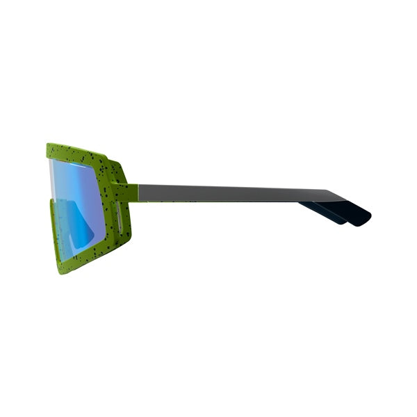 496009_RIGHT